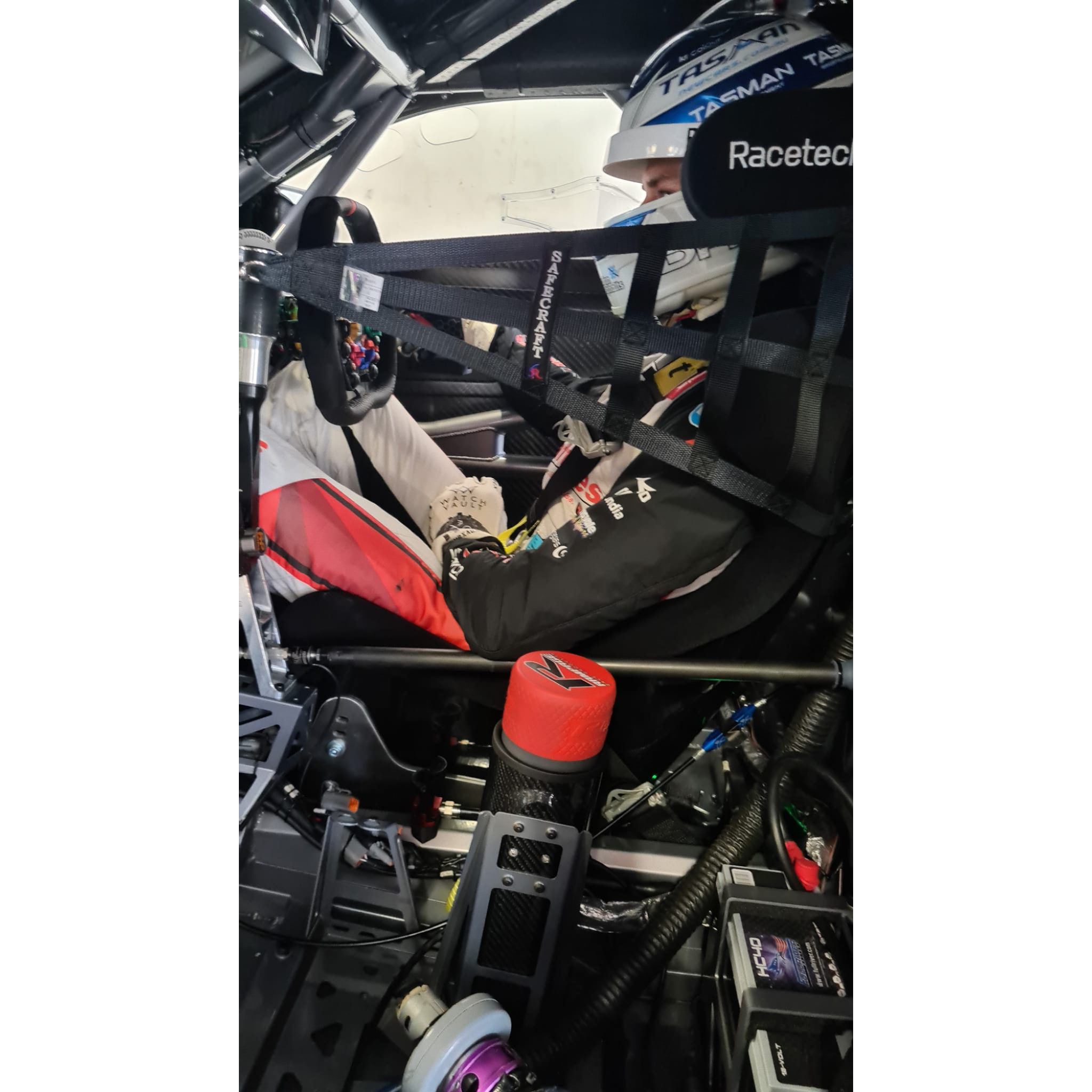 hydration in race cars, drink system , driver hydration , drink bottle for race cars